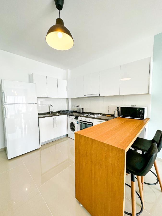 Luxury Sea View Two Bedroom Apartment In Caesar Resort & Spa, Long Beach Perivolia tou Trikomou Bagian luar foto