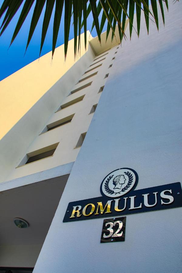 Luxury Sea View Two Bedroom Apartment In Caesar Resort & Spa, Long Beach Perivolia tou Trikomou Bagian luar foto